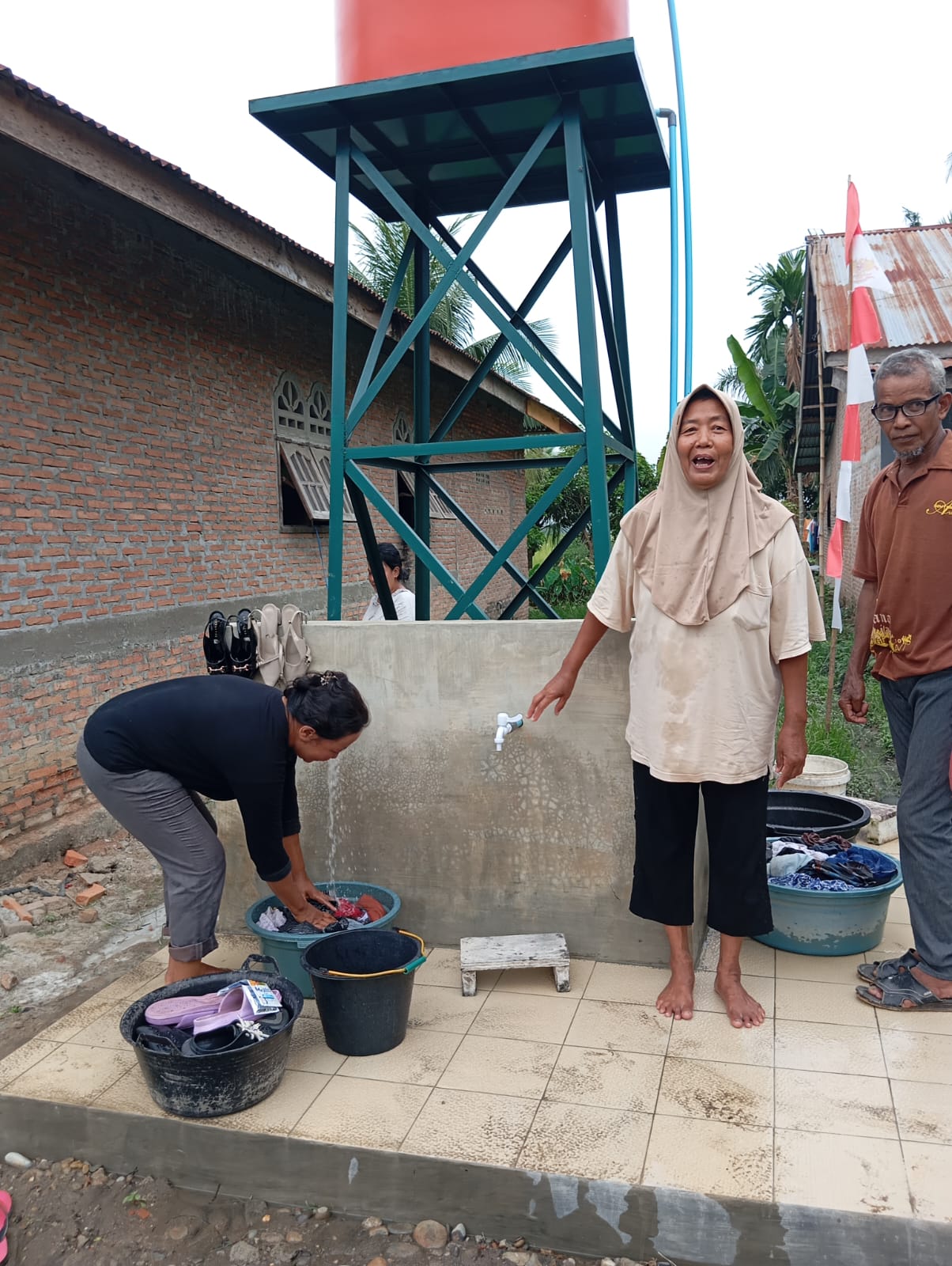 Percikan Air Menjadi Keberkahan Warga Desa Pasar Rawa
