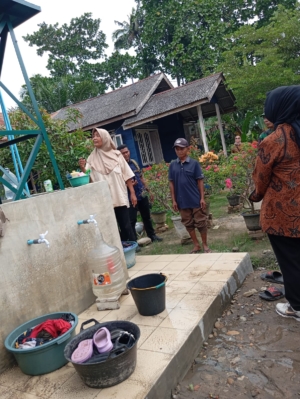 Nenek Latifah : Terimakasih Bapak Kasad,Kami Sekarang Miliki Air Bersih