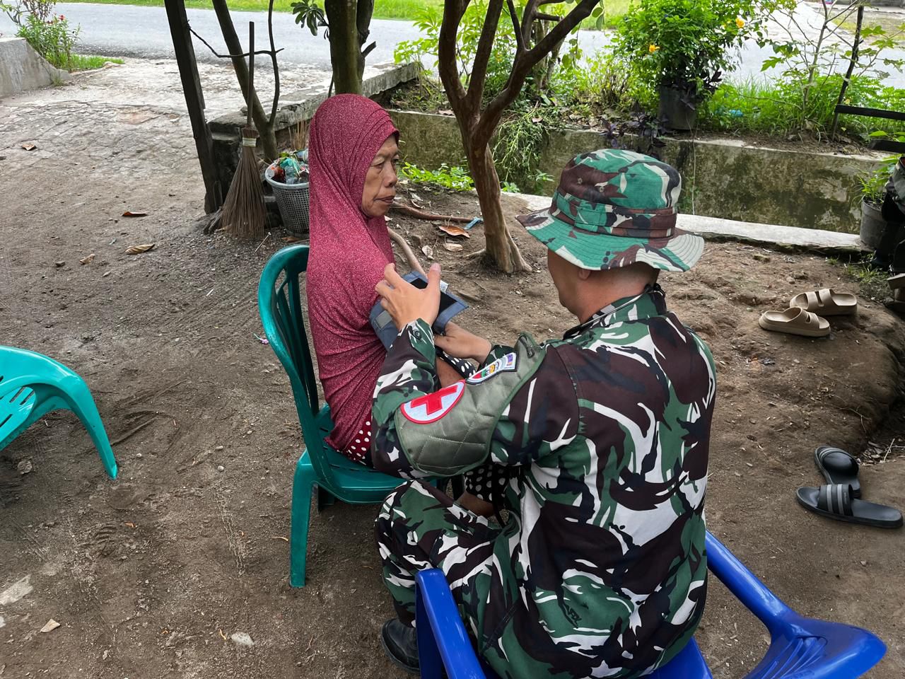 Kesaksian dari Pesisir: Pengabdian Tanpa Jeda Tabib Loreng di Desa Pasar Rawa