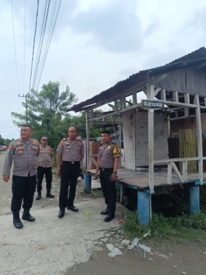 Kapolsek Medan Labuhan Sidak Pos Kamling Desa Manunggal, Dorong Warga Aktifkan Ronda Malam