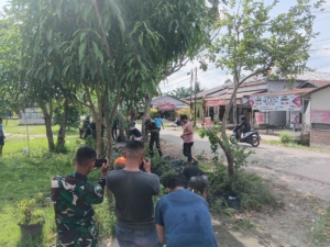 Gotong Royong di Lokasi TMMD 128 Gebang,Wujudkan Kemanunggalan TNI Rakyat