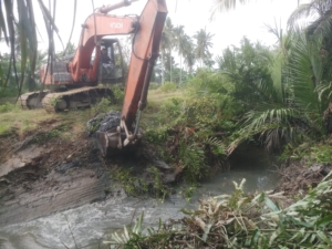 Normalisasi Parit 1,5 Km di Pasar Rawa, TMMD 128 Perkuat Drainase dan Lingkungan Warga