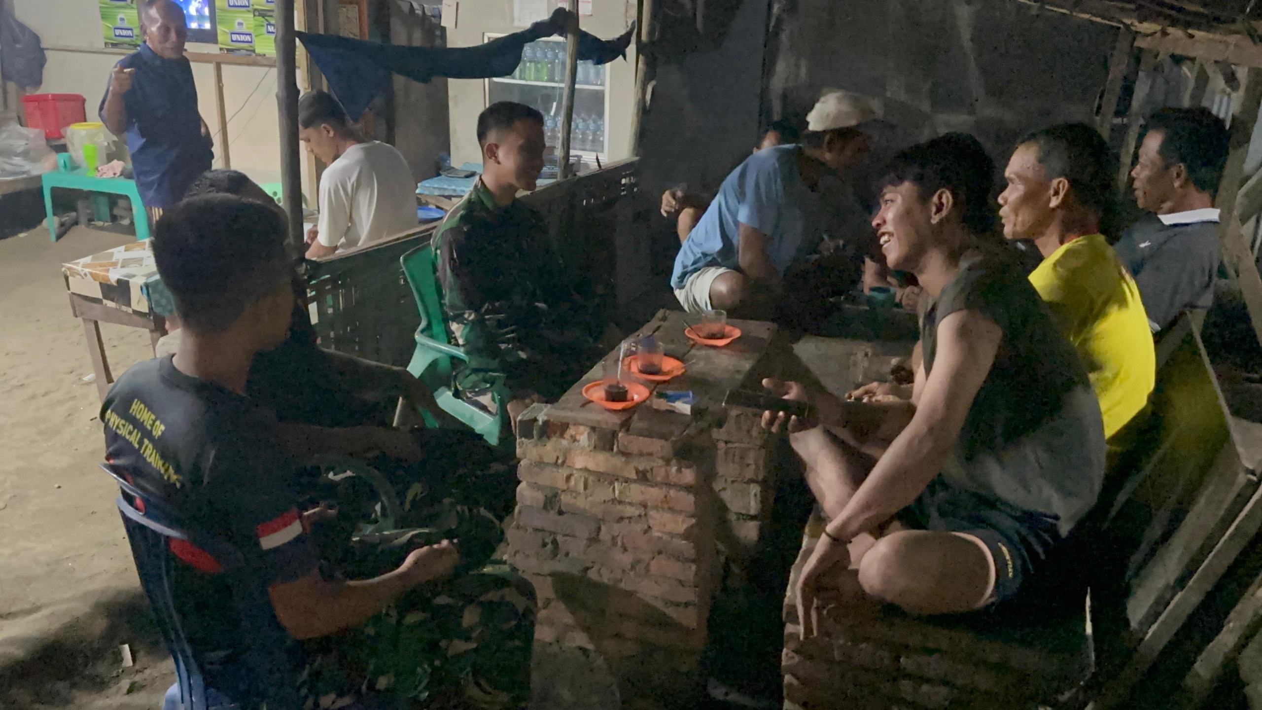 Pererat Kebersamaan,Satgas TMMD 128 Silaturahmi Bersama Warga