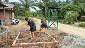 Prajurit TMMD Menantang Terik Matahari Demi Air Bersih Warga Gebang