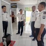 Pastikan Hak Integrasi Berjalan Optimal, Kalapas Geser Bersama Pejabat Struktural Monitoring Kelayakan Sarpras.