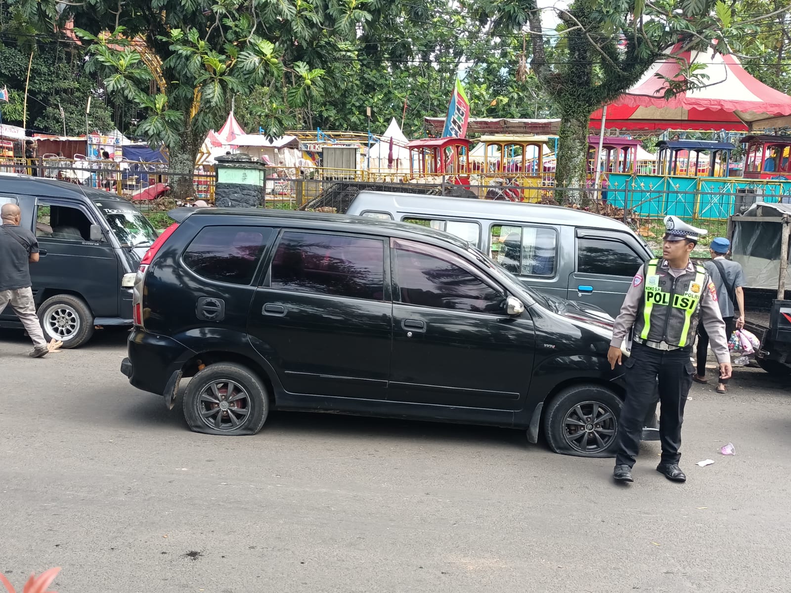 Penggembosan Kendaraan Pengantar Jemaah Haji di Pandeglang: Keluarga Korban Tuntut Pertanggungjawaban Panitia