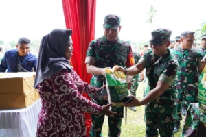 Nenek Nine : Alhamdulilah, Baik Sekali Bapak Tentara Pangkat Bintang Dua Itu Mau Belikan Kami Beras