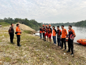 Hari Kedua Pencarian, Tim Gabungan Sisir Sungai Kampar Cari Buruh Asal Bandung yang Tenggelam