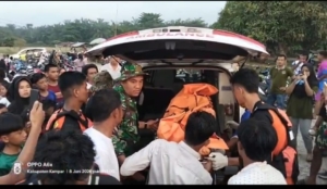 POLSEK KAMPAR HADIR DI TENGAH DUKA, KORBAN HANYUT DI SUNGAI KAMPAR DITEMUKAN PUKUL 18.08 WIB