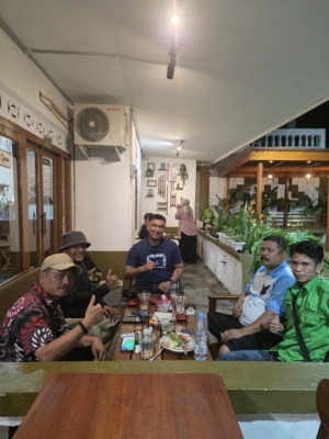 Manager PLN ULP Lubuk Sikaping Irwan Ardianto ST : Ngopi Bareng Jalin Keakraban Bersama Awak Media Pasaman