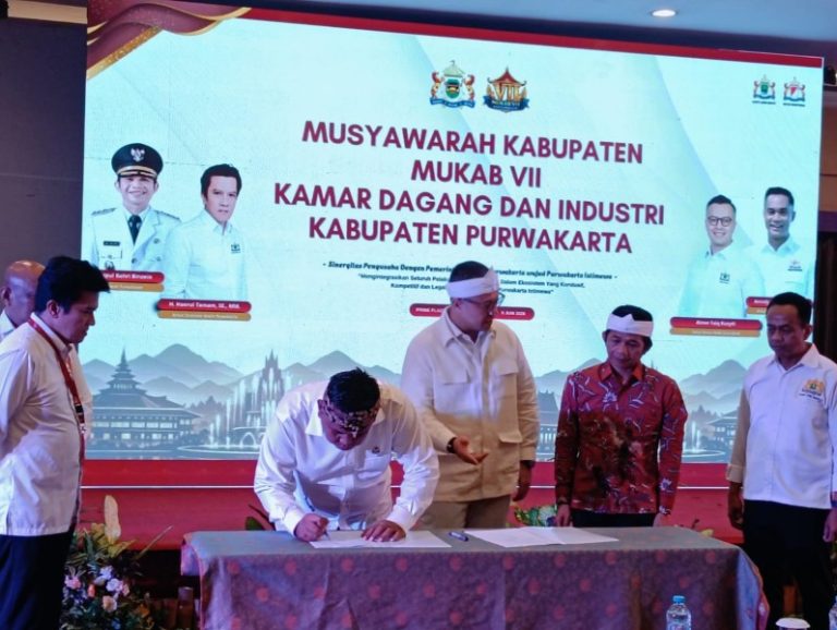 Muskab Vll Kamar Dagang Dan Industri Secara Aklamasi Sekaligus Pengukuhan Ketua Kadin Kabupaten Purwakarta H.R. Yayat Priyatna