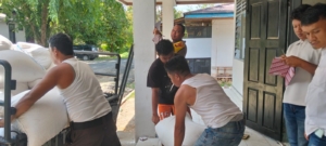 Kapolsek Kampar AKP Asdisyah Mursyid SH Antar Langsung Hasil Panen Petani ke Bulog, Wujud Nyata Dukungan Ketahanan Pangan Nasional