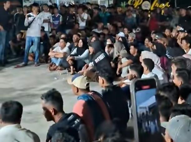 Ribuan Warga Datangi Mapolres Sijunjung, Minta Klarifikasi Pemberitaan Tambang yang Dinilai Tidak Berimbang