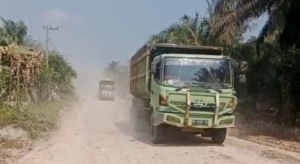 Debu Truk Bertonase Berat Masuk ke Dapur Rumah Warga Sungai Langsat, Pemuda Pangean Soroti Tanggung Jawab PT SAM & PT Citra