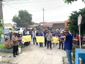 Kapolsek Medan Labuhan Pimpin Pengamanan Aksi Unjuk Rasa Damai LSM GUSSUR di Desa Manunggal