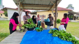 Bhabinkamtibmas Polsek Dumai Timur Intensif Dampingi Petani, Pastikan Pekarangan Pangan Bergizi Berproduksi Optimal