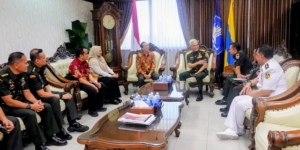 Audiensi Rektor UNAIR dengan Kapuskes TNI dan Kapuskesad, bahas penguatan SDM Kesehatan