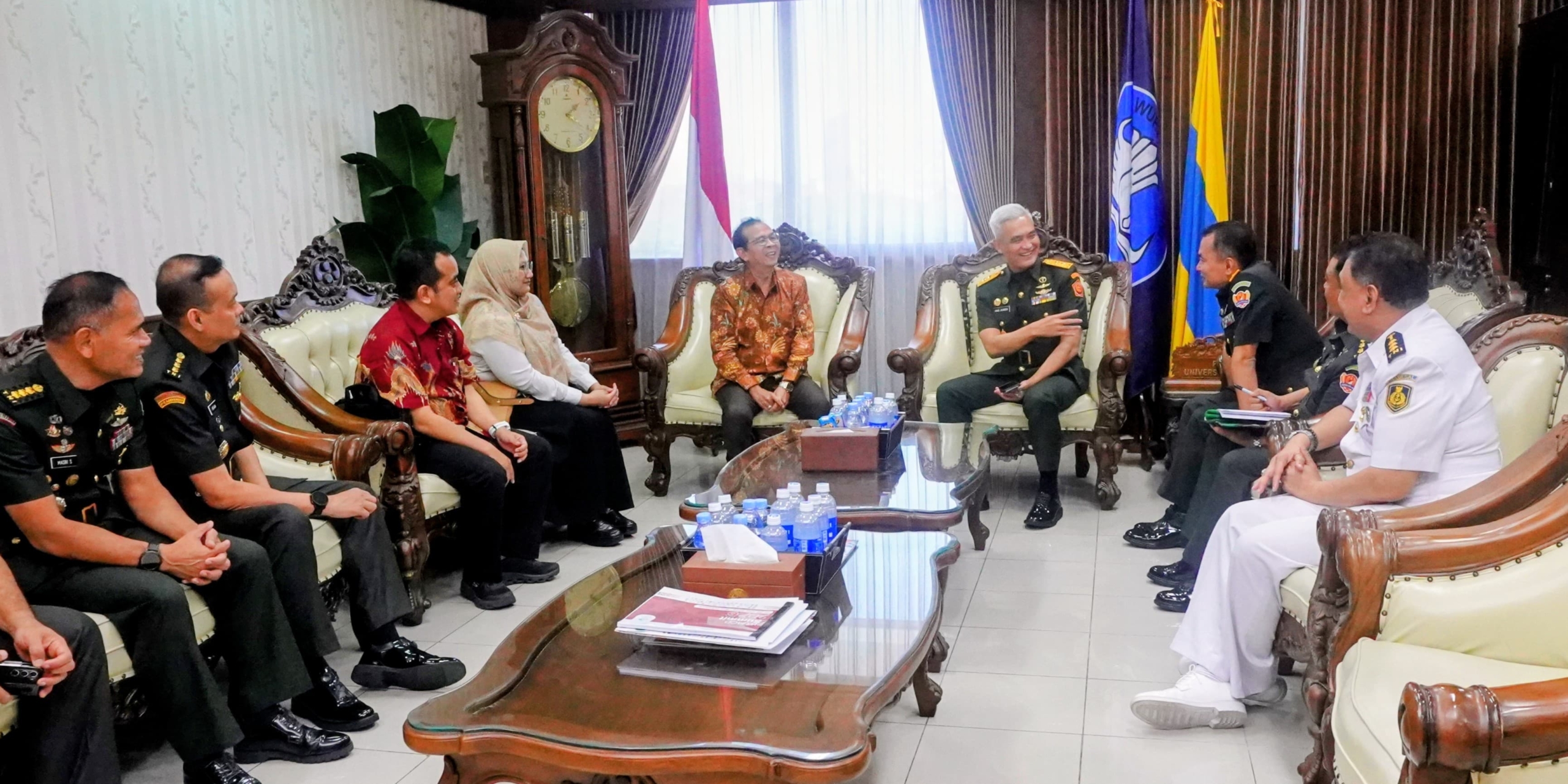 Audiensi Rektor UNAIR dengan Kapuskes TNI dan Kapuskesad, bahas penguatan SDM Kesehatan