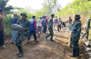 Jembatan Garuda Satukan TNI dan Warga, Gotong Royong Menggema di Bumi Reog