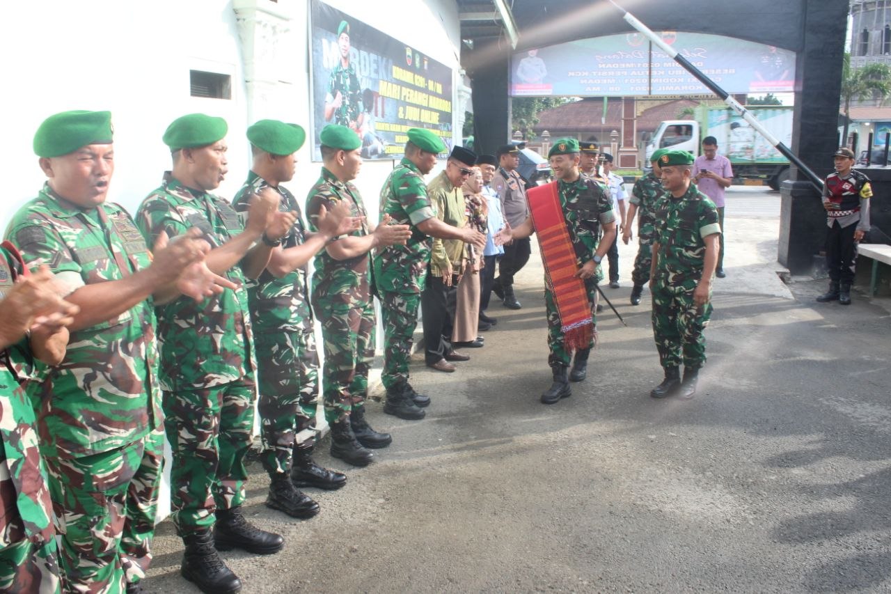 Dandim bersama Ketua Persit KCK Cabang XI Kodim 0201/Medan Kunjungan Silaturahmi ke Koramil Medan Amplas