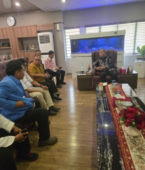 Ketua Umum Progib Dimpos Simamora,S.E.,S.H Audesi Dengan Walikota Bekasi Tri Tjahyono,S.E.,MM