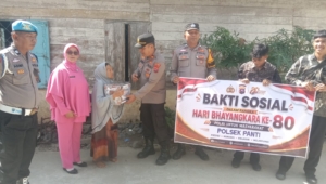 Peringati HUT Bhayangkara ke -80, Polsek Panti Salurkan Bantuan Sosial Kepada Ibu Lansia dan Kurang Mampu 