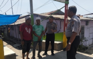 Sat Binmas Polres Pelabuhan Belawan Sambang Warga dan Karyawan, Sampaikan Imbauan Kamtibmas