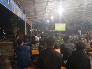 16 Koramil Jajaran Kodim 0201/Medan Kerahkan Ratusan Warga ‘Serbu’Lapangan Benteng ,Perkuat Persatuan dan Kesatuan Lewat Nobar Semarak Bola Gembira