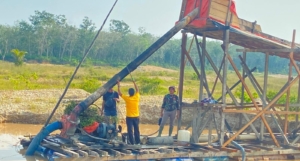 Viral Sama Wartawan: Personel Polsek Kuantan Hilir Seberang Turun Lansung Tertibkan Aktivitas PETI, Sembilan Rakit Dimusnahkan