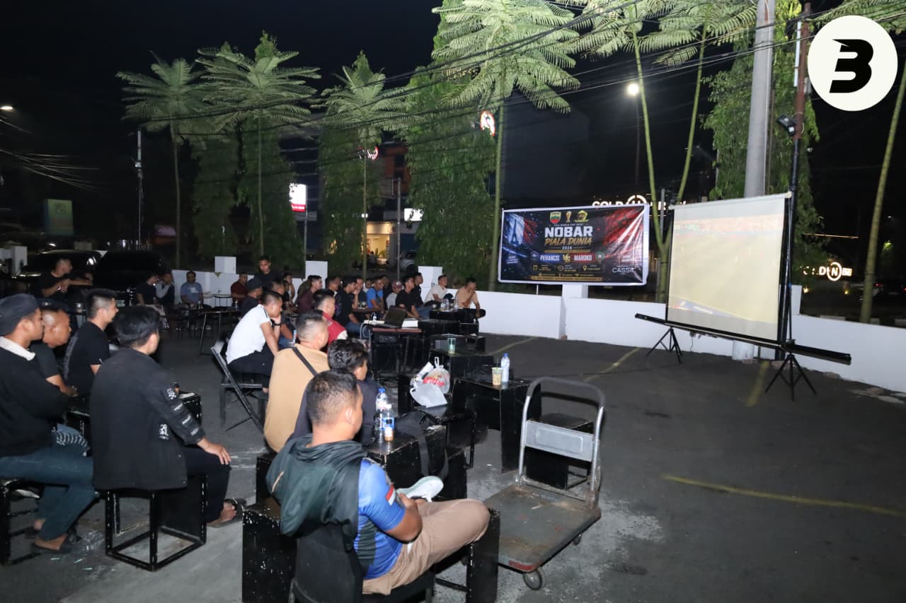 Yonzipur 1/DD bersama Masyarakat Nobar Semarak Bola Gembira Piala Dunia 2026,Kuatkan Persatuan dan Silaturahmi