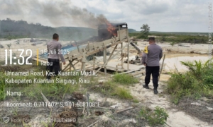 Polsek Kuantan Mudik Tertibkan 17 Rakit PETI di Areal PT KTBM, Tegaskan Komitmen Berantas Penambangan Ilegal