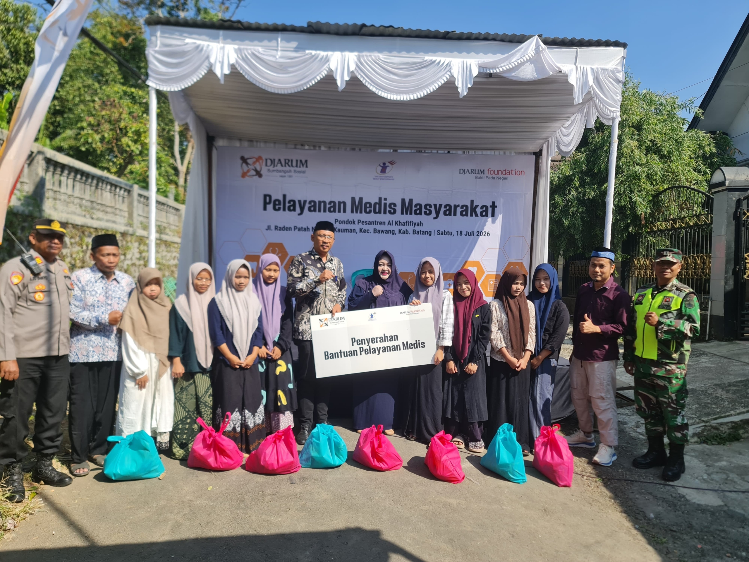 SEKITAR 640 WARGA WUNGKIRSARI IKUTI BAKSOS DJARUM FOUNDATION DAN YBSI KE 35 DI PP AL KHAFIFIYAH BAWANG BATANG