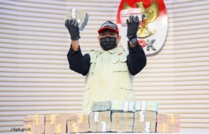 KPK OTT Bupati Lombok Barat LAZ, Sita Barang Bukti Rp9,06 Miliar
