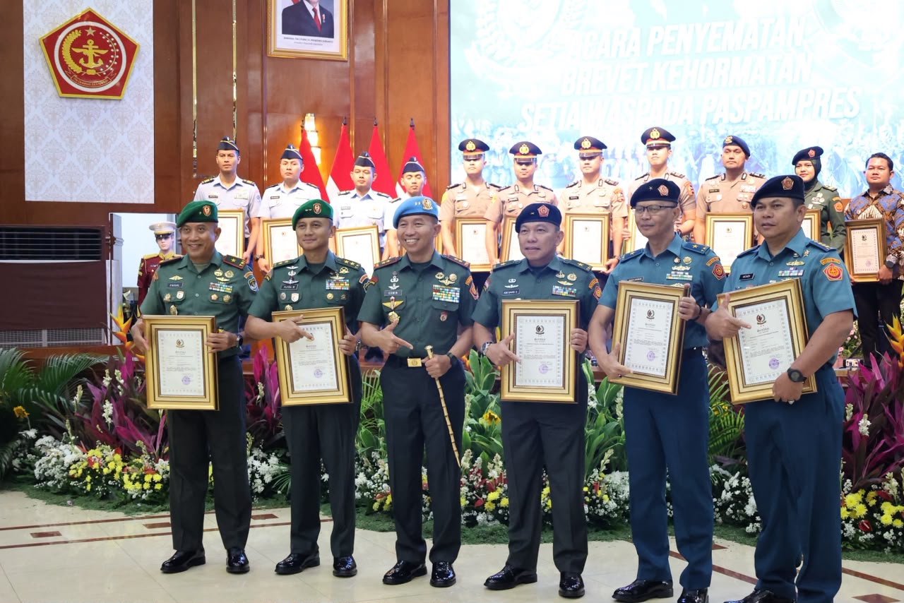 Danrem 052/Wijayakrama Terima Brevet Kehormatan Setia Waspada Paspampres, Perkuat Sinergi Pengamanan VVIP dan Stabilitas Ibu Kota