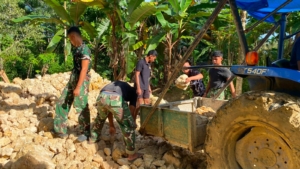 Jalan Mulus, Harapan Tumbuh: Bakti TNI Percepat Akses dan Bangkitkan Ekonomi Warga Hilihambawa