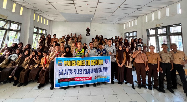 Sat Lantas Polres Pelabuhan Belawan Gelar Police Goes To School di SMK Negeri 19 Medan, Edukasi Pelajar Tertib Berlalu Lintas