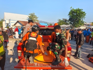 Pascagempa M 7,7 Nagekeo, Kodam IX/Udayana Gerak Cepat Evakuasi Pasien RSUD TC Hillers Maumere