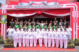 Penuh Khidmat, Irwansyah Pimpin Upacara Detik-Detik Proklamasi HUT RI ke-81 se-Kecamatan Siak Hulu