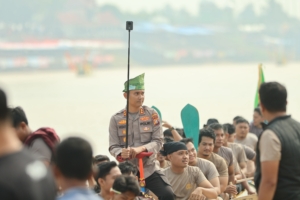 Kapolres Kuansing Turun Langsung Jadi Timbo Ruang, Semarakkan Pacu Jalur Eksibisi 2026