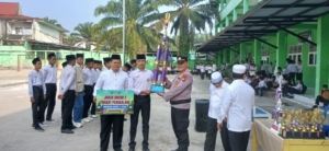 Kapolsek Kampar Jadi Pembina Upacara di Ponpes As Salam, Sampaikan Pesan Jujur, Disiplin, Berani dan Peduli Lingkungan