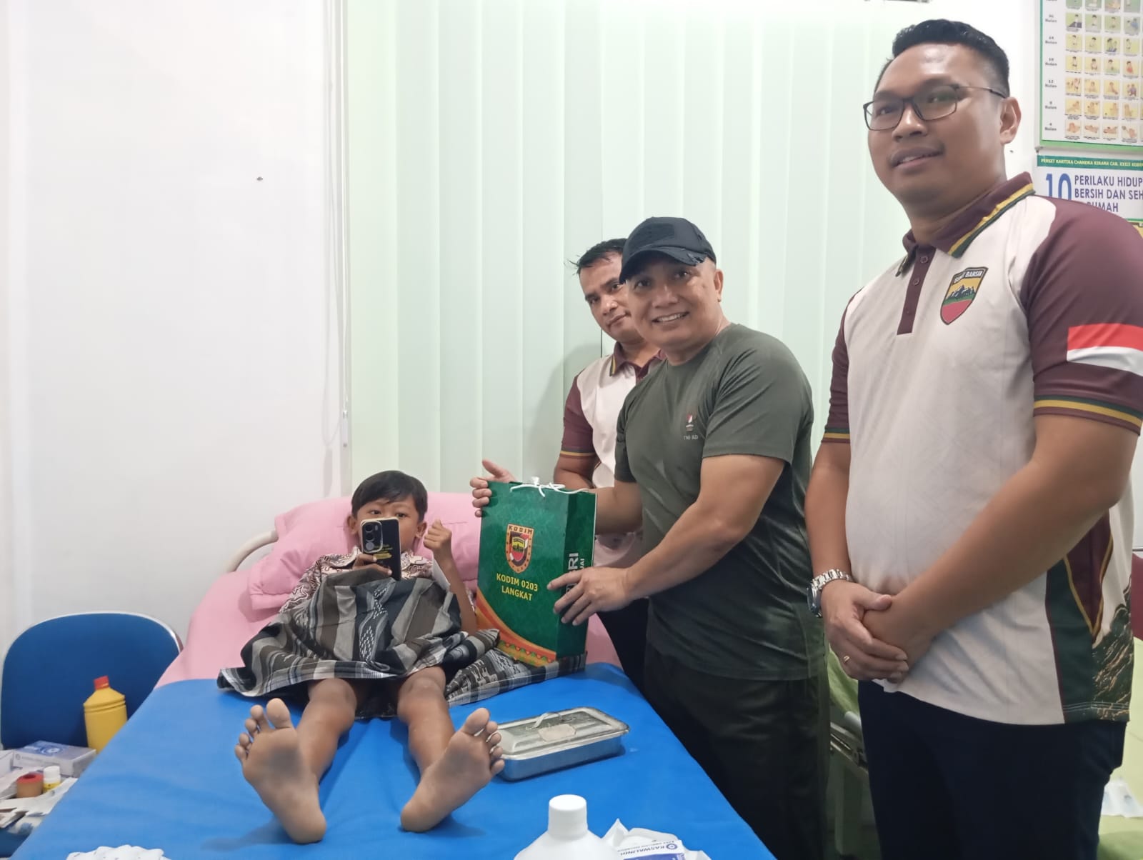 Peringati HUT ke-81 TNI,Kodim 0203/Lkt Gelar Baksos Kesehatan Gratis,Ratusan Warga Hadir