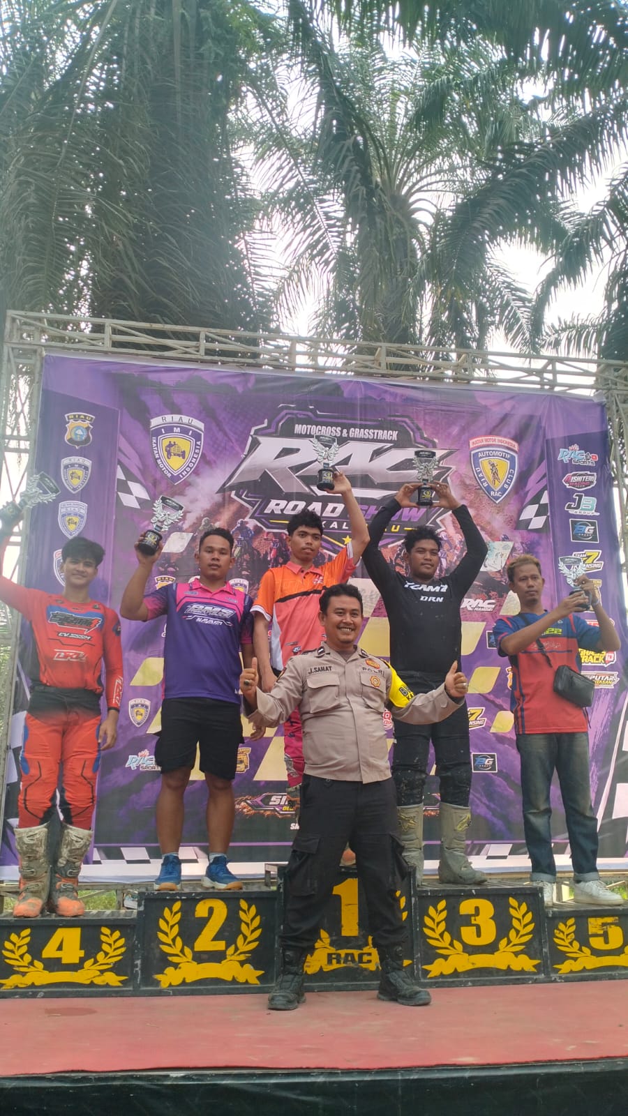 Polsek Singingi Laksanakan Pengamanan Kejuaraan Grasstrack Lokal Riau di Sirkuit One Hock
