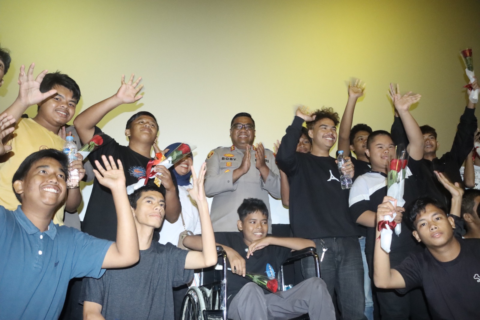 Jadikan Hari Penuh Senyum, Polres Kampar Nonton Bareng Film “Istimewa” Bersama Anak-anak SLBN Bangkinang Kota