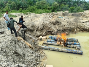 Polsek Kuantan Tengah Tindak 11 Aktivitas PETI Ilegal, Seluruh Rakit Dimusnahkan