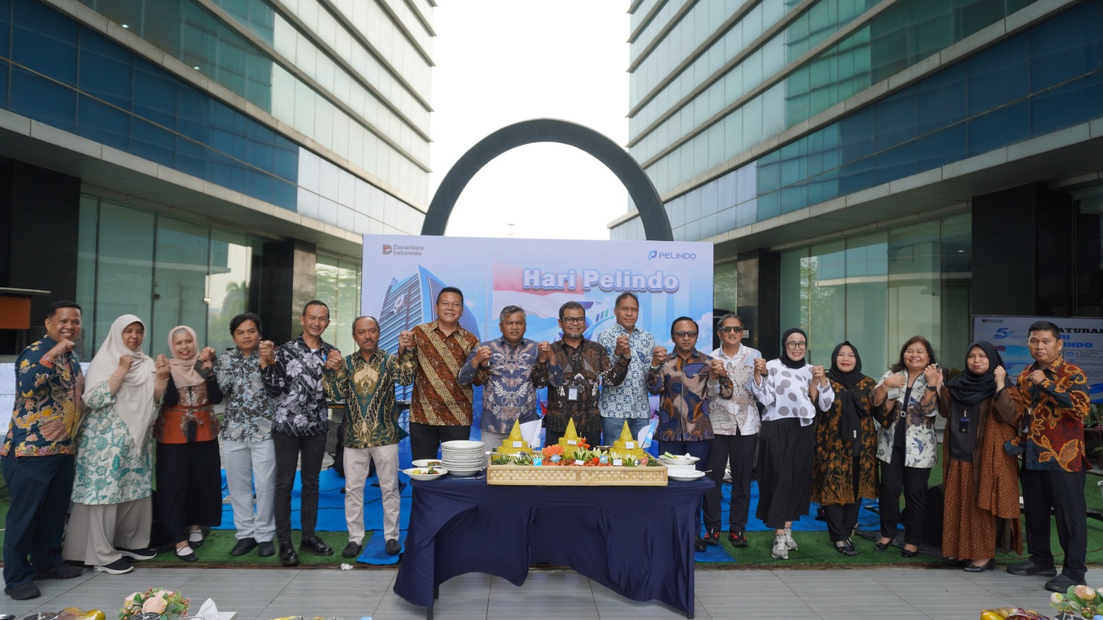 Pelindo Regional 1 Potong Tumpeng Peringati Hari Pelindo ke-5