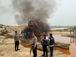 Polsek Singingi Hilir Tertibkan Dua Rakit PETI di Pulau Jambu, Cegah Kembali Beroperasi