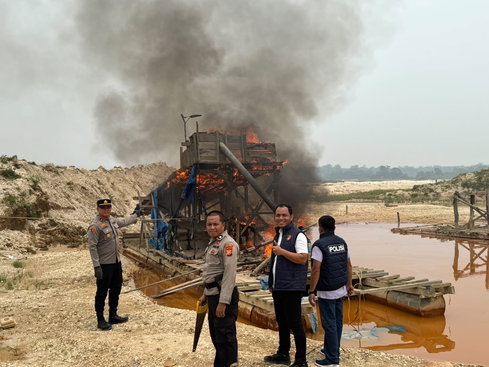 Polsek Singingi Hilir Tertibkan Dua Rakit PETI di Pulau Jambu, Cegah Kembali Beroperasi