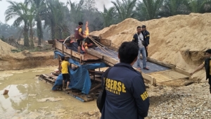 Polsek Singingi Tertibkan Empat Rakit PETI di Muara Lembu
