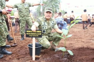 Pangdam XIX/Tuanku Tambusai dan Kabaharkam Polri Dorong Penghijauan Menuju Indonesia Asri
