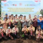 TNI-Polri Bersama Buruh Tanam 20 Ribu Pohon di Siak, Kabaharkam Tekankan Polisi Bersama Masyarakat